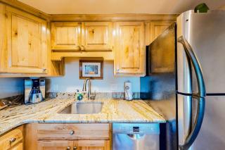 Condo close to ski lifts & Sundance Film Festival with fireplace & on-site hot tub - 1