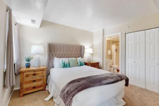 Cozy Mountain Getaway with Hot Tub - Near Slopes Links & Shuttle - 1