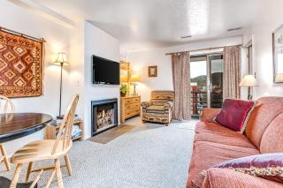 Top Level Downtown Condo with Fast WIFi Balcony & Great Location - Skiing Nearby - 9