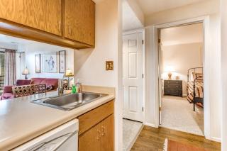 Top Level Downtown Condo with Fast WIFi Balcony & Great Location - Skiing Nearby - 4