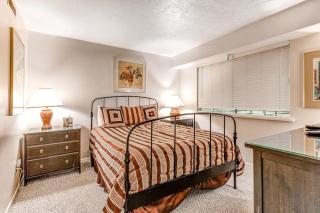 Top Level Downtown Condo with Fast WIFi Balcony & Great Location - Skiing Nearby - 1