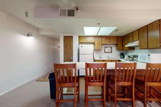 Powder Pointe Condo with Hot Tub - Walk to Three Kings Lift - 4