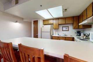 Powder Pointe Condo with Hot Tub - Walk to Three Kings Lift - 3