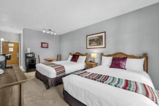 Central condo with WiFi AC patio hot tub & seasonal pool - 9