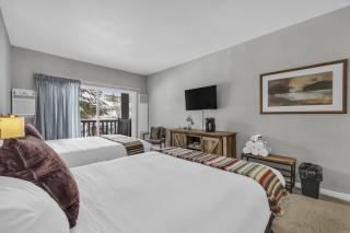 Central condo with WiFi AC patio hot tub & seasonal pool - 1