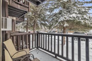 Central condo with WiFi AC patio hot tub & seasonal pool - 0