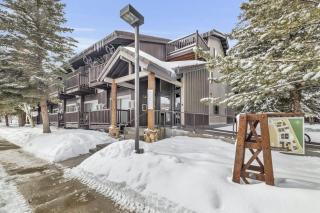 Central condo with WiFi AC patio hot tub & seasonal pool - 4