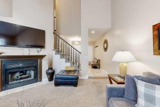 Charming townhome with private hot tub foosball table easy canyon access - 5