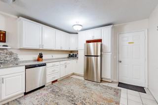 Charming townhome with private hot tub foosball table easy canyon access - 2