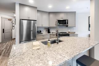 Warm & Welcoming Condo with Free WiFi Access to Pools Hot Tubs - 2