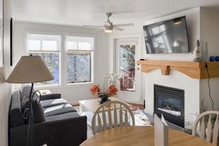 Cozy mountain-view condo with shared hot tub pool & more - walk to ski lifts - 4