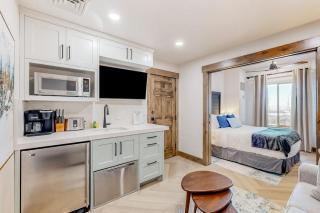Ski-in - ski-out condo with pools sauna hot tubs game room gym kitchenette W&D - 3