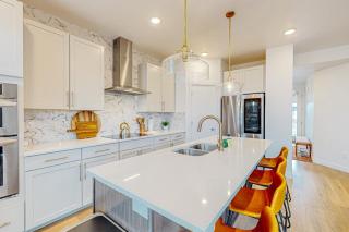 Rose Wood Hideaway - Brand-new house in Park City with large yard & game room - 9