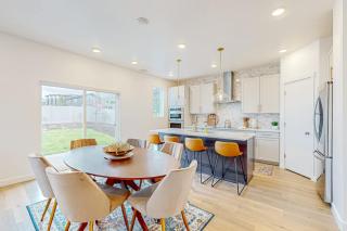 Rose Wood Hideaway - Brand-new house in Park City with large yard & game room - 4
