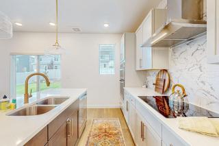 Rose Wood Hideaway - Brand-new house in Park City with large yard & game room - 2
