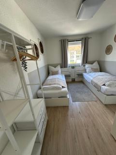 Hostel by BookieBooking - 2