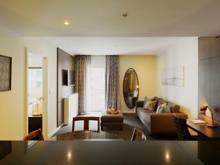 Modern Nomads Metro Urban Living with Balcony & Heated Pool - 9