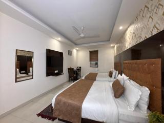 The Radiant Hospitality Near Delhi Airport - 8