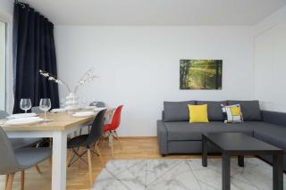 Modern Apartment with a Balcony and 2 Parking Spaces by Noclegi Renters - 3