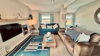 Porth Diana House -SLEEPS 10- SEA VIEWS- TREARDDUR - 7