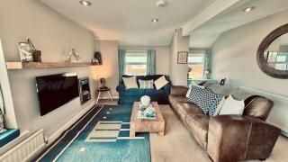 Porth Diana House -SLEEPS 10- SEA VIEWS- TREARDDUR - 5