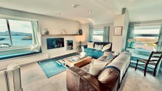 Porth Diana House -SLEEPS 10- SEA VIEWS- TREARDDUR - 1