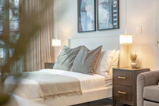 Uptown BGC 1BR Warm Modern Luxe Suite City View - 3