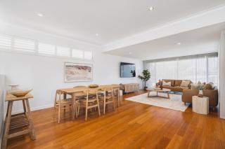 Modern Coastal Townhouse Beach & Marina Views - 5