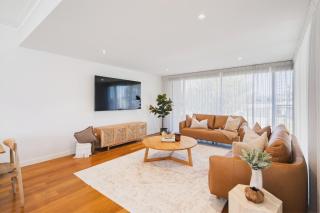 Modern Coastal Townhouse Beach & Marina Views - 8