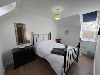 No 2 Middle Essie Farm Cottage - St Fergus - Peterhead 5 miles - newly refurbished to high standard - 2 double bedrooms - 2 bathrooms - suit contractors - plenty off road parking - 2