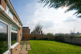 5 BR House Sleeps 10, Fast Wi-Fi, Free Parking, city centre - 4