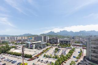 Luna's Travel House-Family and group-friendly,Walk 2 minutes to Tianmen Cableway,Free pick up service,Book tickets, Free Laundry,Experienced tour guide service,Group tour - 9