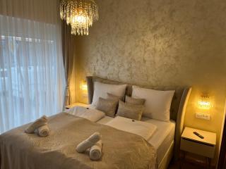 La Luna Deluxe Room with Pool & Jacuzzi, Bikes and Secured Parking - 9