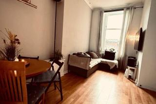 2 Bed Flat - Sleeps 4 - Parking - Wifi - 8