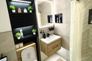 2 Bed Flat - Sleeps 4 - Parking - Wifi - 5