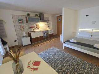 The Roomie, cozy for couples or friends - 2