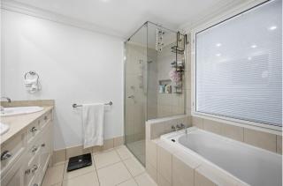 Four Bedroom Luxury on Marine - 2