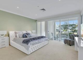 Four Bedroom Luxury on Marine - 9