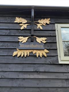 Mountbatten Shepherds hut & Buckhurst Shepherds hut - 7