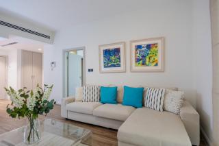 Vacationer Holiday Homes l Modern 1 Bedroom l Aesthetic Interior l Free Wi-Fi - 1