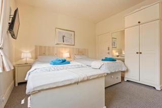 Spacious 3BR House -Sleeps 7 - Contractor Friendly - 1