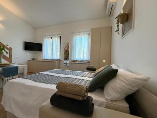 GIULIA LAKE RETREAt - 6