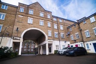 Serviced Brixton 2 Bed Flat Parking Long Stays - 6