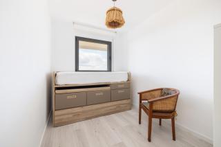 4-Bedroom Apartment with Sea View, Large Terrace and Parking in LAmetlla de Mar - 4