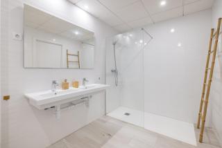 4-Bedroom Apartment with Sea View, Large Terrace and Parking in LAmetlla de Mar - 1