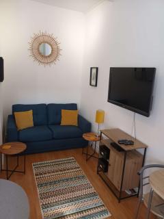 Charming 1-bed Southside Flat in Great Location - Kings Park - 0
