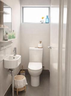 REST 4BR Boutique Stay CityView Balcony & Easy Access - 2