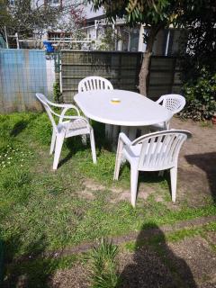 Etablissement commun avec chambre privé tranquille avec jardin a 10 min a pied de la gare de Fleury-les-Aubrais et 2 min d Orléans - 4