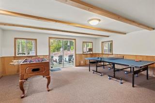 Private Cabin Retreat- Hot Tub Pool Game Room - 1