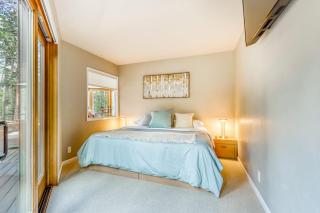 Unique & secluded forest home with pool hot tubs tennis sauna & basketball - 7